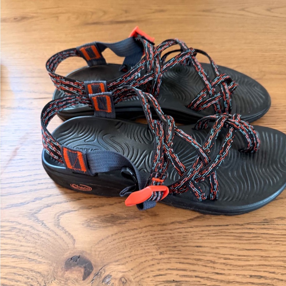 Women’s Chaco strappy outdoor sandals, size 9W